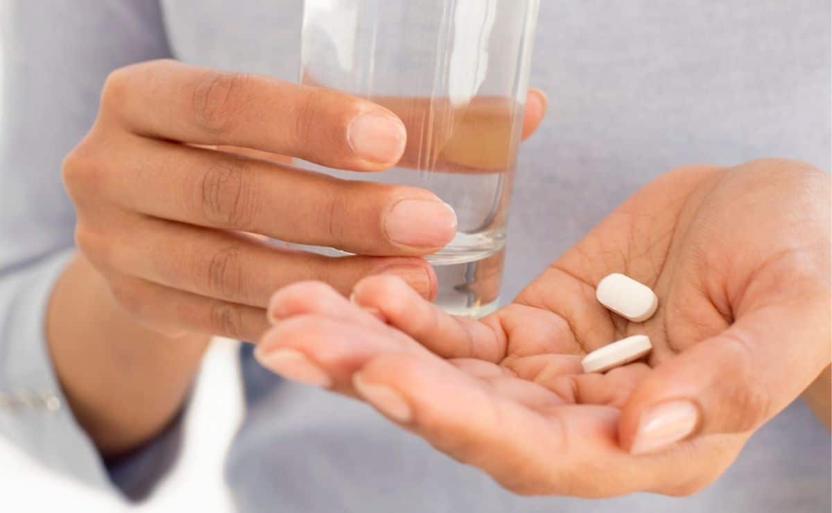 Medicamento ibuprofeno utilizado para tratar la angina de pecho